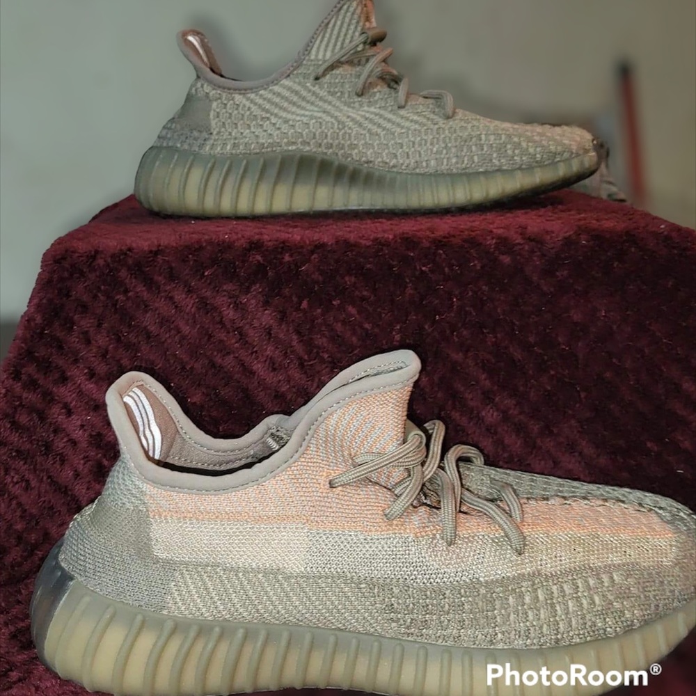 adidas Yeezy Boost 350 V2